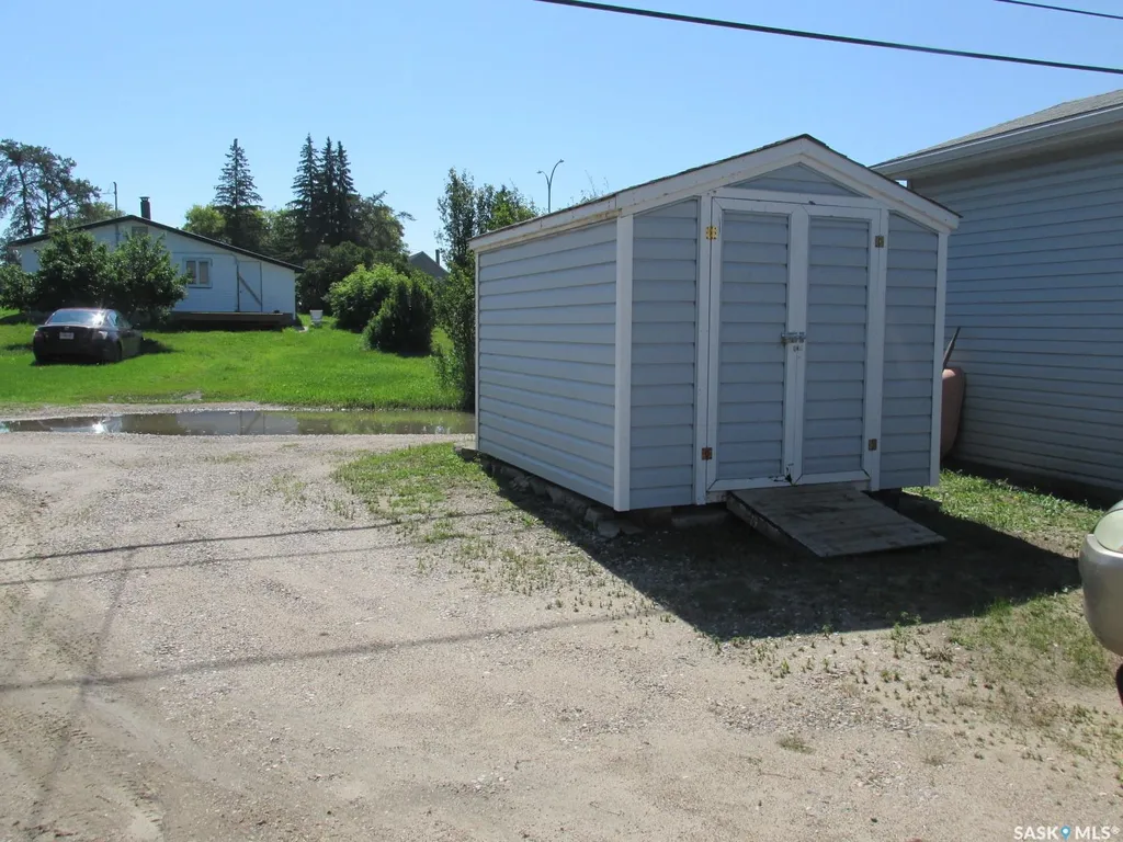 604 Railway Avenue W Nipawin SK S0E 1E0