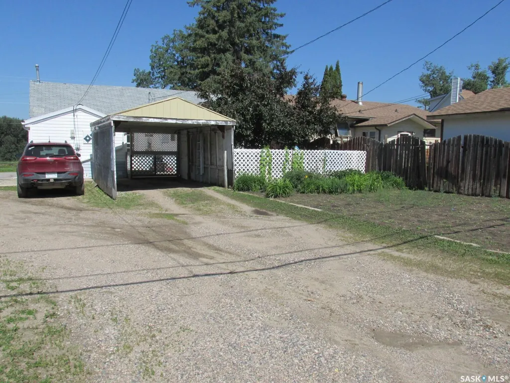 604 Railway Avenue W Nipawin SK S0E 1E0