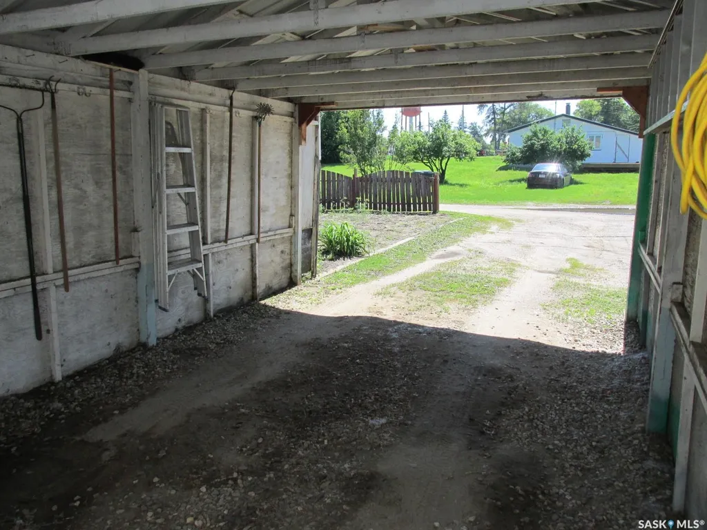604 Railway Avenue W Nipawin SK S0E 1E0