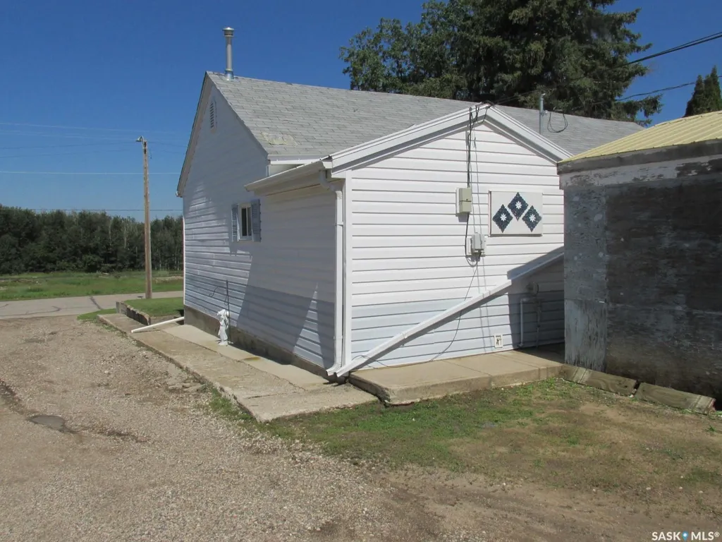 604 Railway Avenue W Nipawin SK S0E 1E0