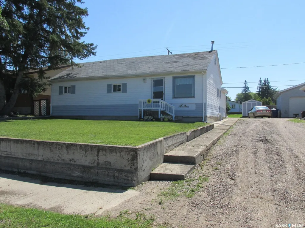 604 Railway Avenue W Nipawin SK S0E 1E0