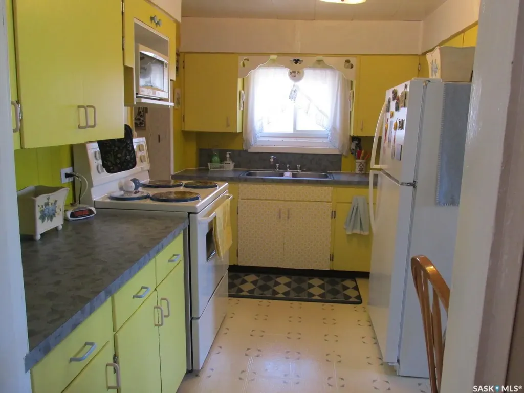 604 Railway Avenue W Nipawin SK S0E 1E0