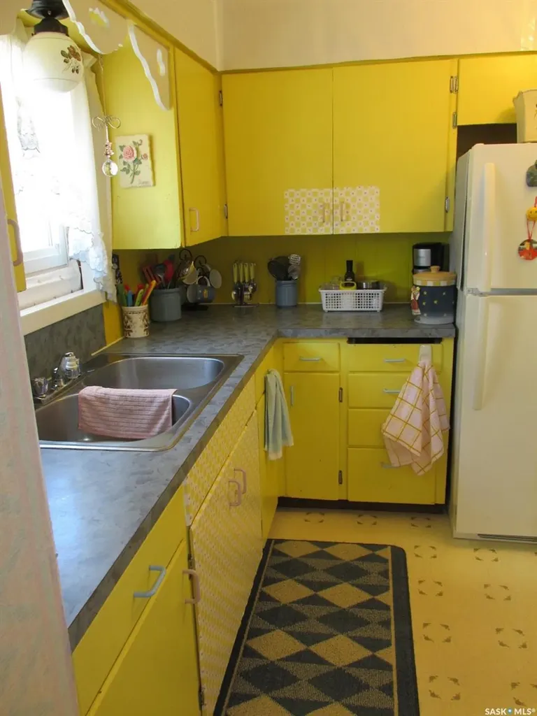604 Railway Avenue W Nipawin SK S0E 1E0