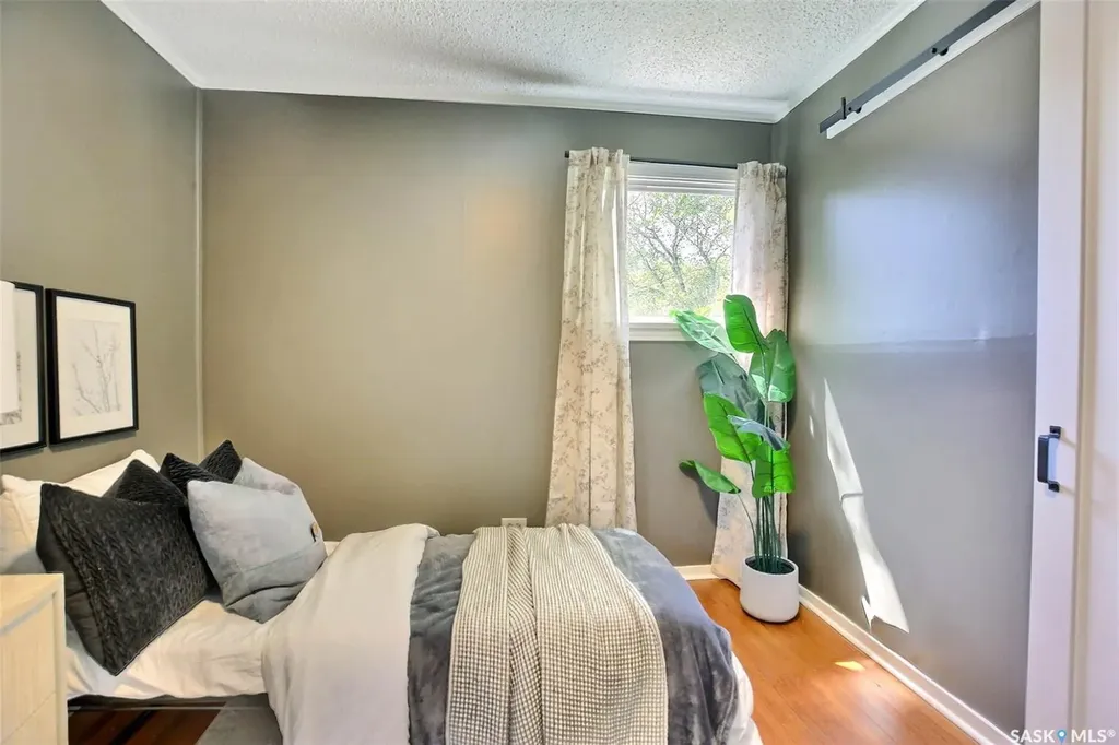2802 Mctavish Street Regina SK S4S 2C4