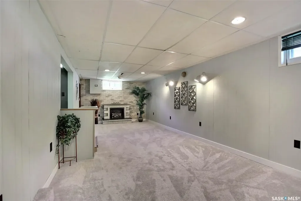 2802 Mctavish Street Regina SK S4S 2C4