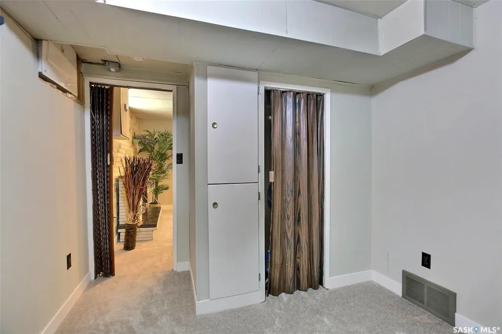 2802 Mctavish Street Regina SK S4S 2C4