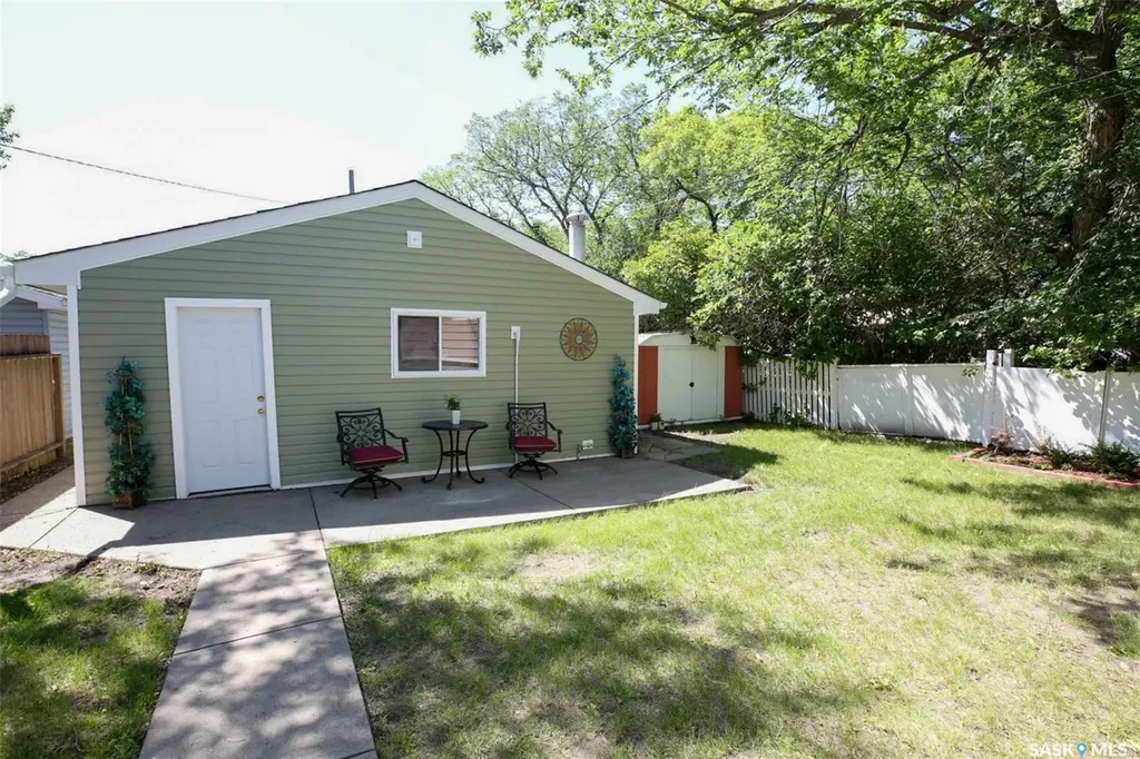 2802 Mctavish Street Regina SK S4S 2C4