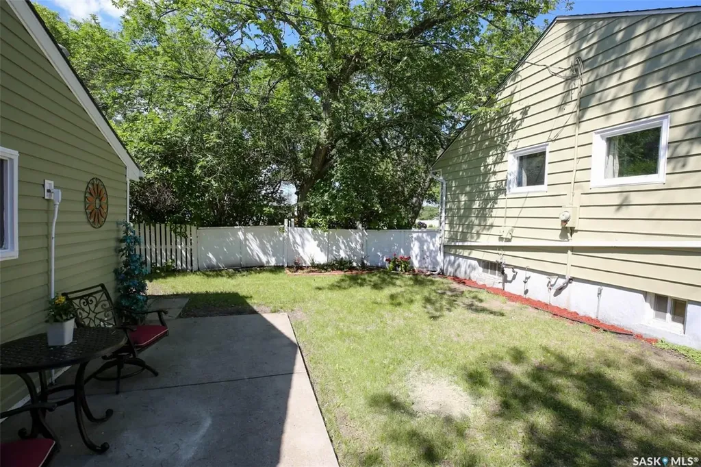 2802 Mctavish Street Regina SK S4S 2C4
