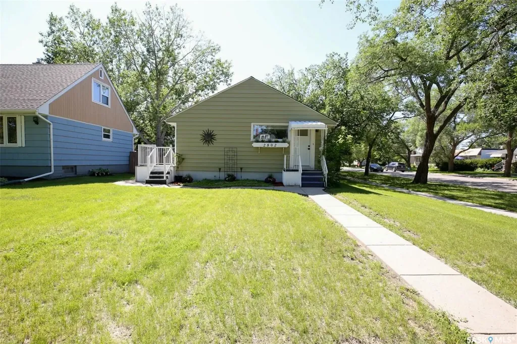 2802 Mctavish Street Regina SK S4S 2C4