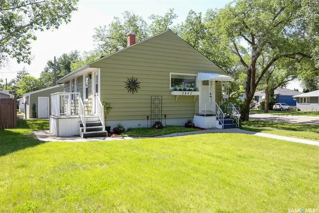 2802 Mctavish Street Regina SK S4S 2C4