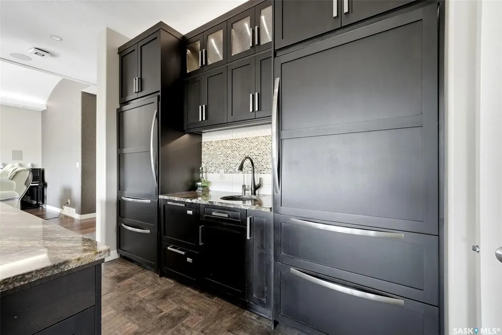 2423 Linner Bay Regina SK S4V 1K3