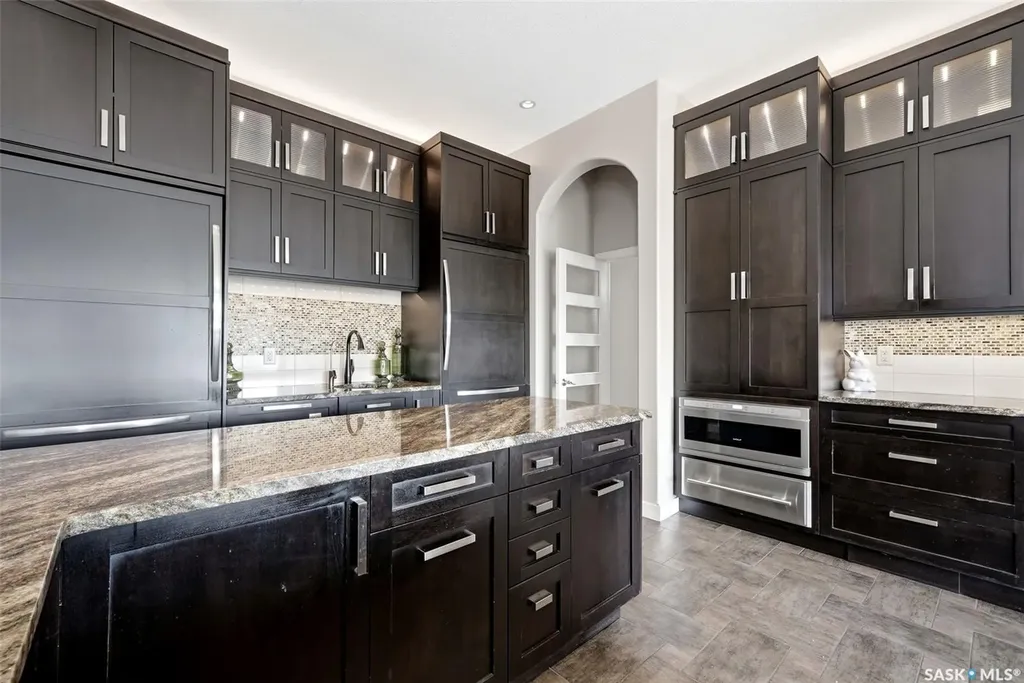 2423 Linner Bay Regina SK S4V 1K3