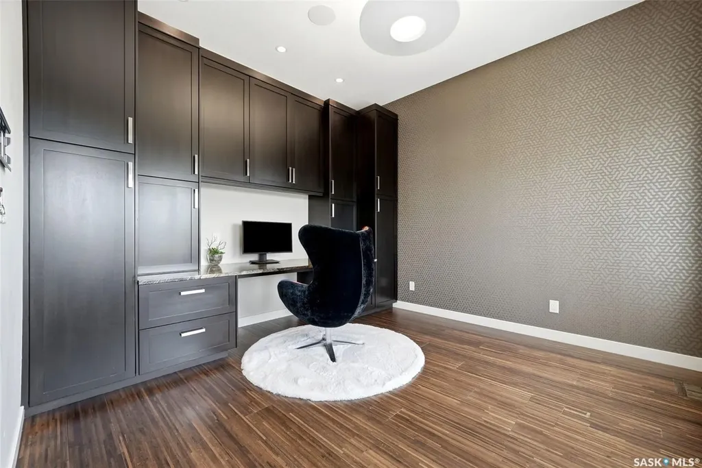 2423 Linner Bay Regina SK S4V 1K3