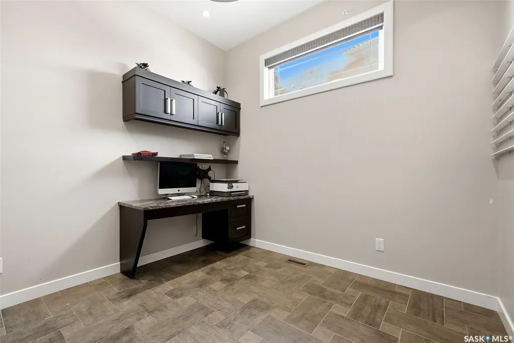 2423 Linner Bay Regina SK S4V 1K3