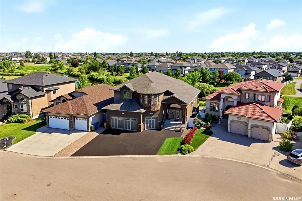 2423 Linner Bay Regina SK S4V 1K3