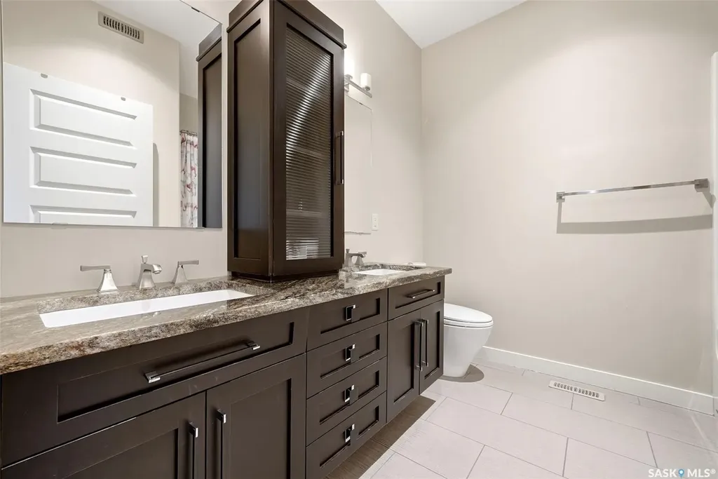 2423 Linner Bay Regina SK S4V 1K3