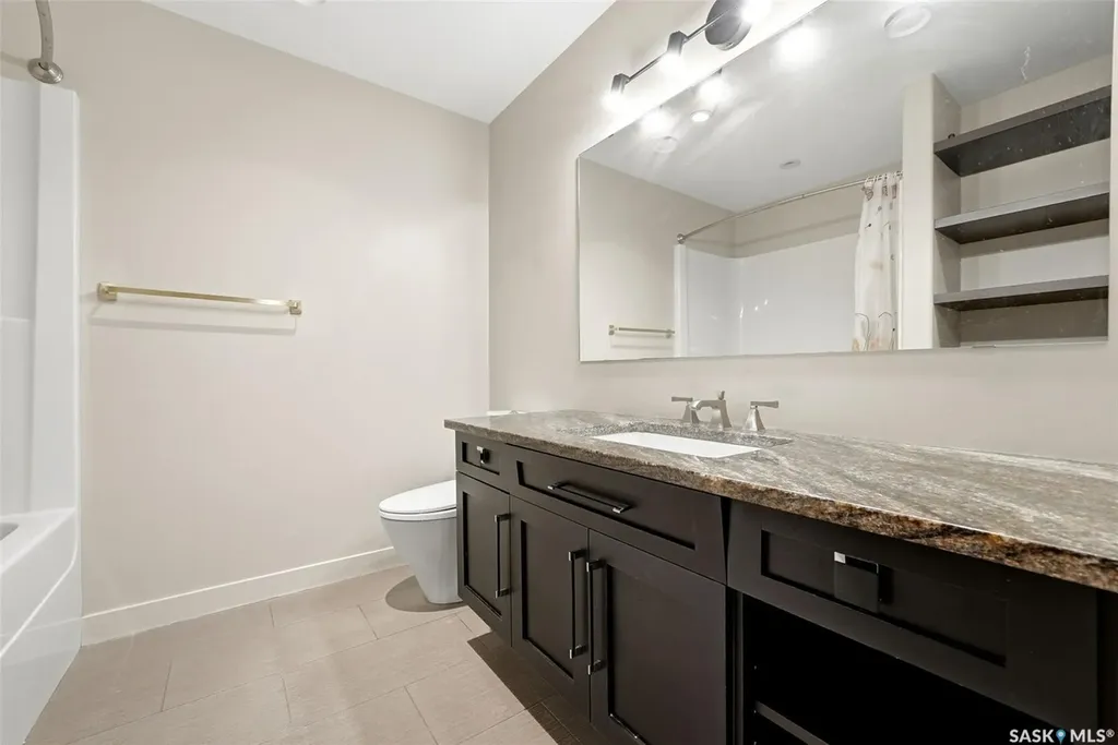 2423 Linner Bay Regina SK S4V 1K3