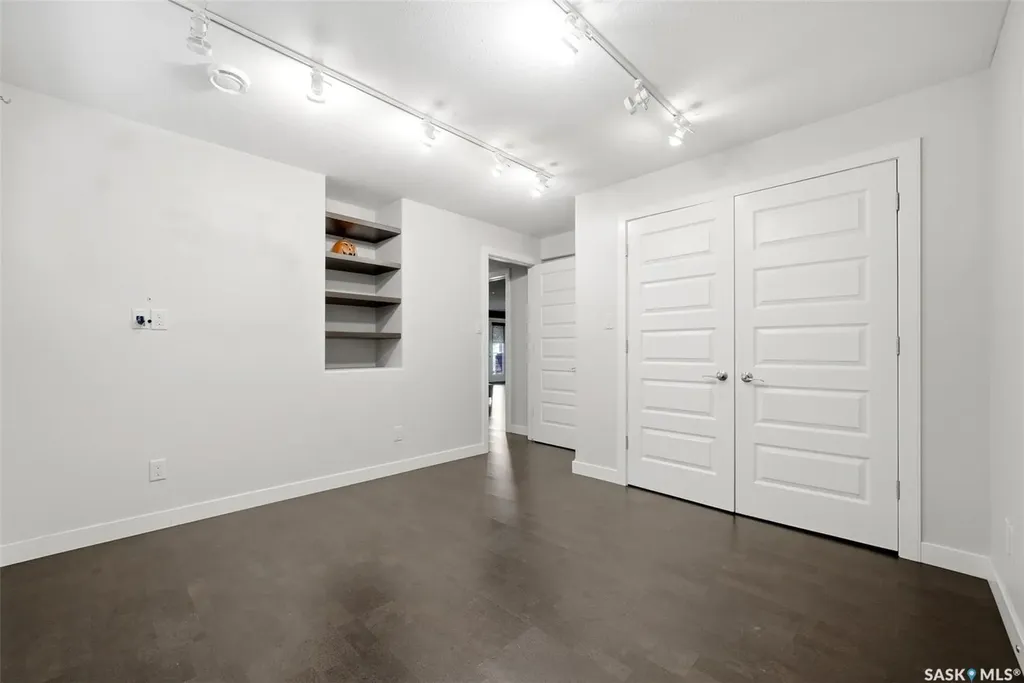 2423 Linner Bay Regina SK S4V 1K3