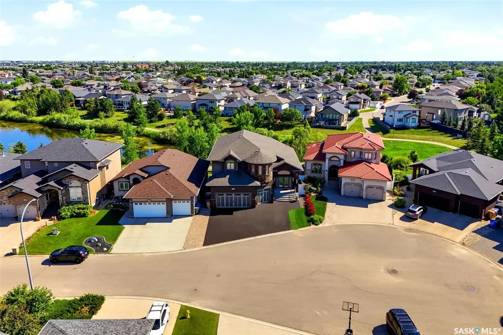 2423 Linner Bay Regina SK S4V 1K3