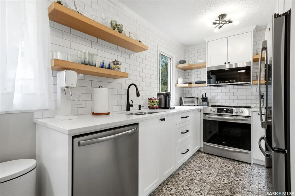 2802 Montague Street Regina SK S4S 1Z2