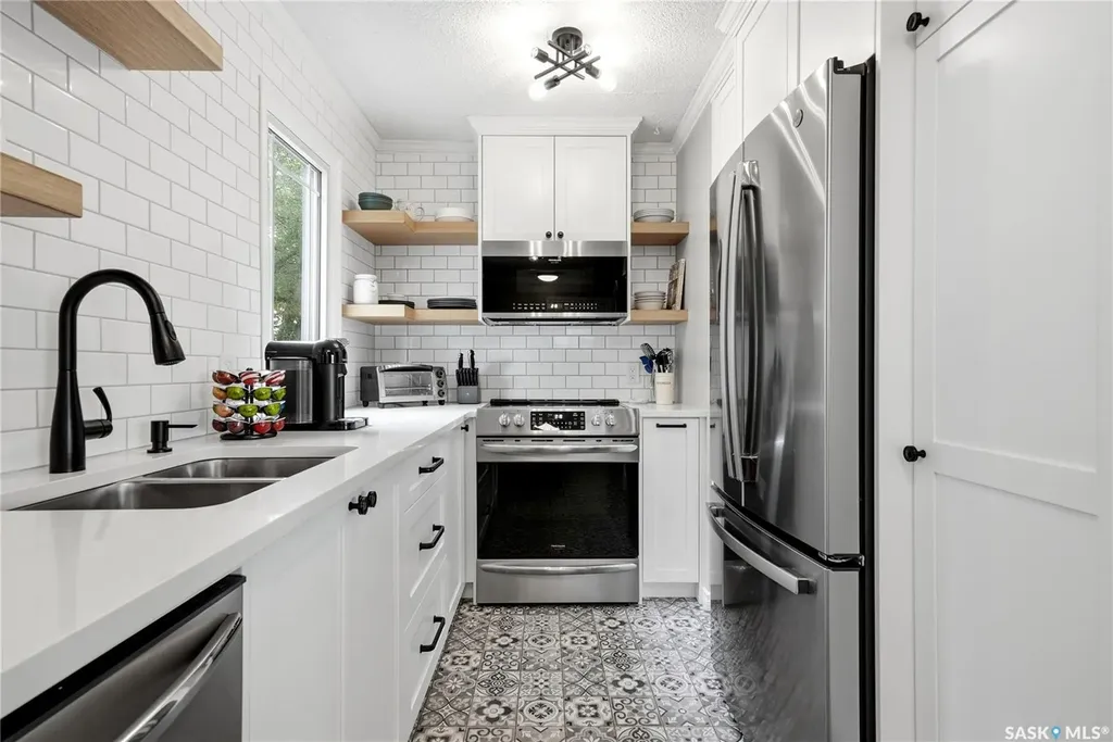 2802 Montague Street Regina SK S4S 1Z2
