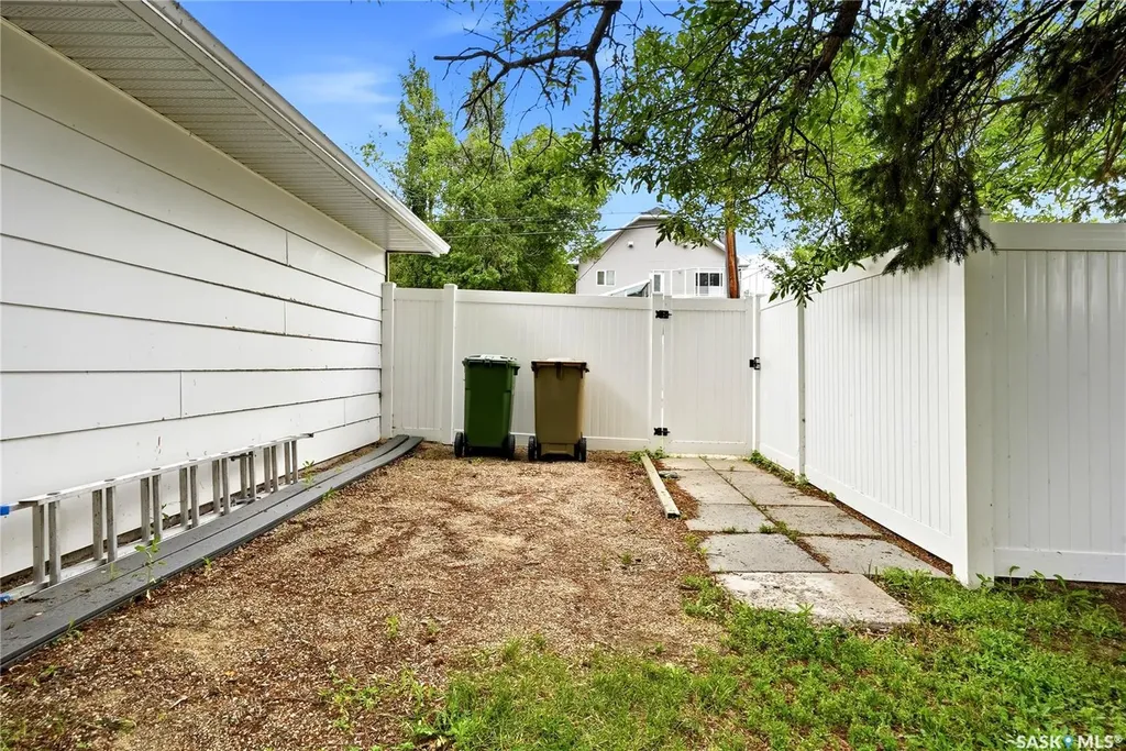 2802 Montague Street Regina SK S4S 1Z2