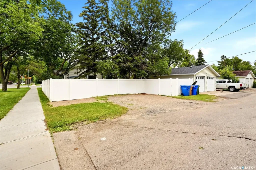 2802 Montague Street Regina SK S4S 1Z2