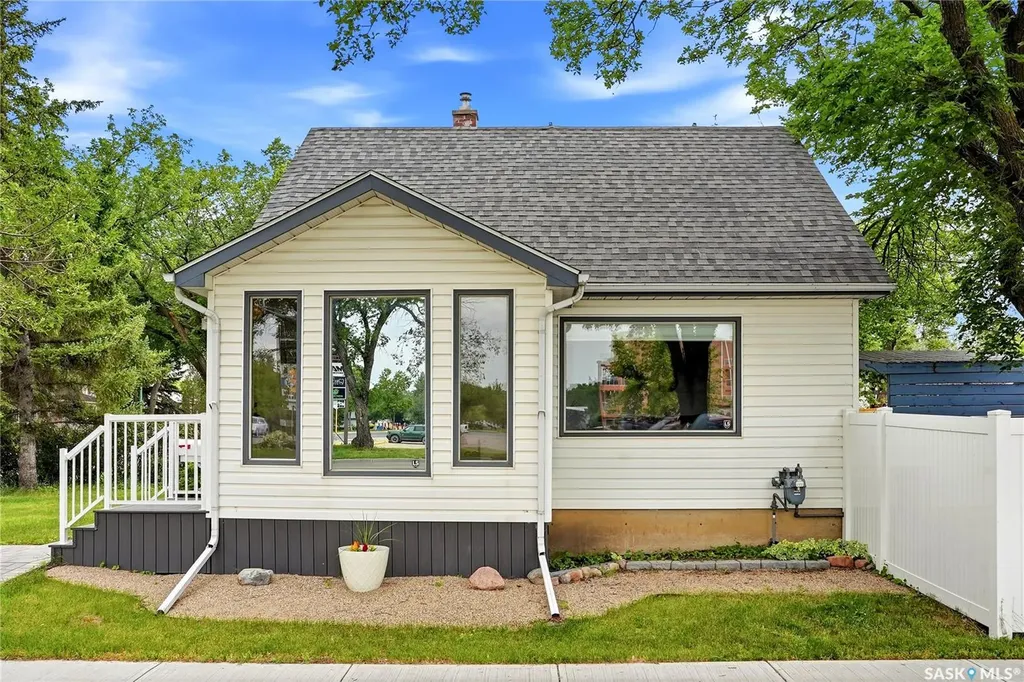 2802 Montague Street Regina SK S4S 1Z2