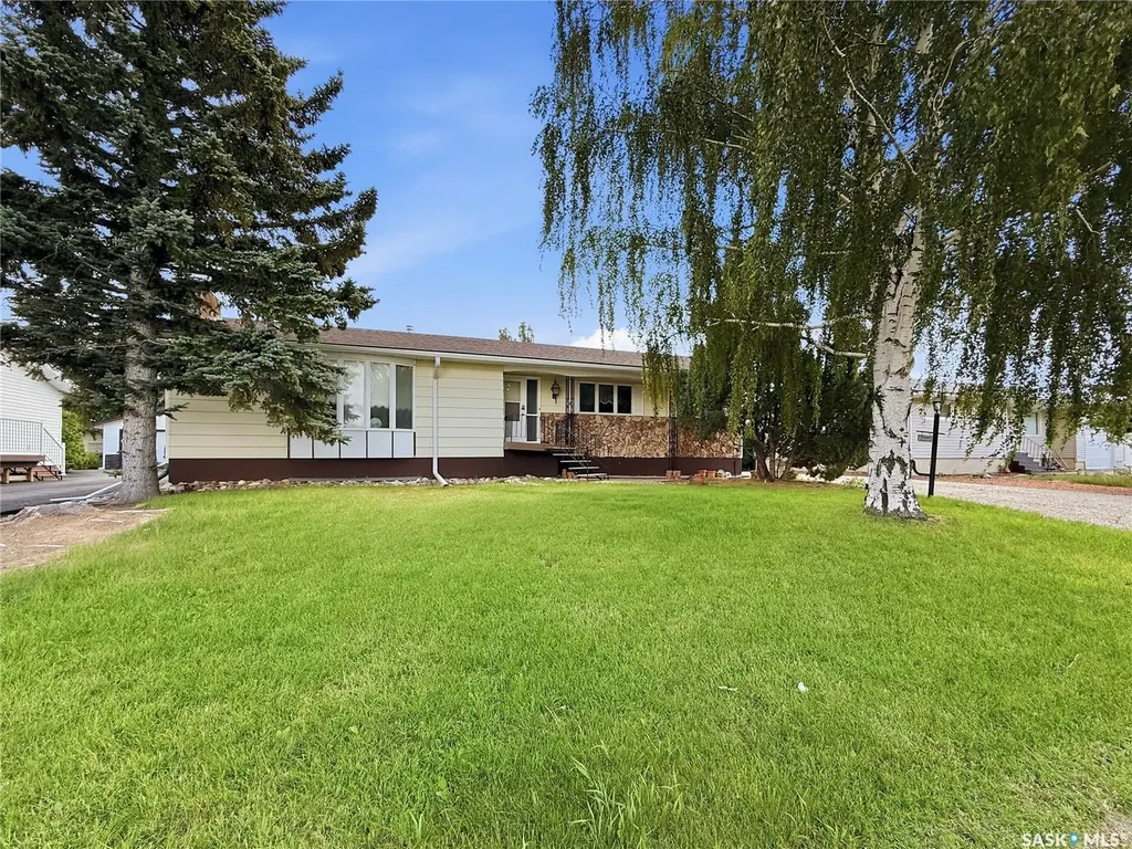 512 1st Street N Cabri SK S0N 0J0
