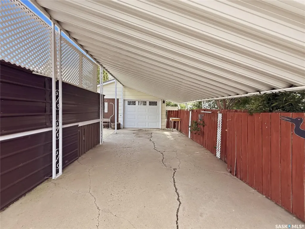 512 1st Street N Cabri SK S0N 0J0