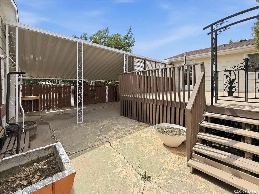 512 1st Street N Cabri SK S0N 0J0