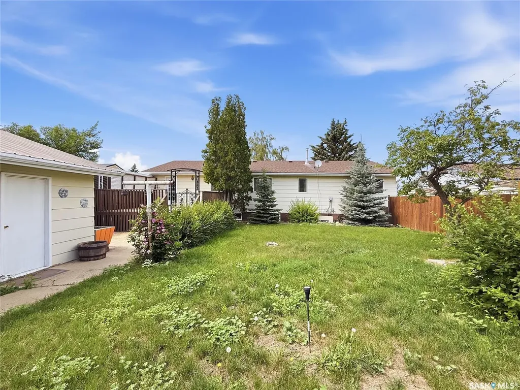 512 1st Street N Cabri SK S0N 0J0