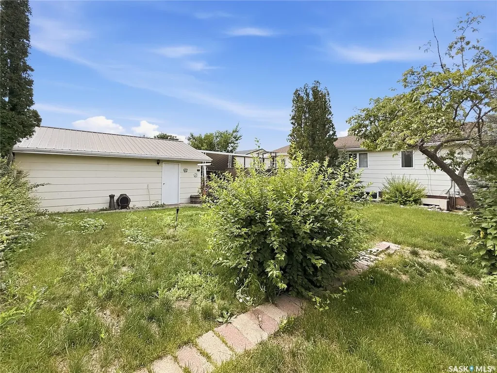 512 1st Street N Cabri SK S0N 0J0