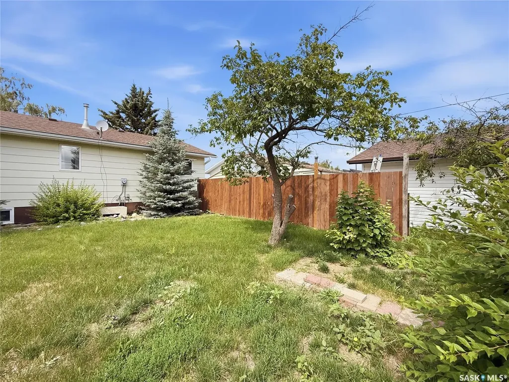 512 1st Street N Cabri SK S0N 0J0