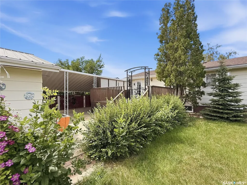 512 1st Street N Cabri SK S0N 0J0