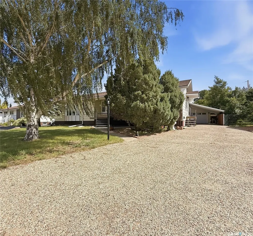 512 1st Street N Cabri SK S0N 0J0