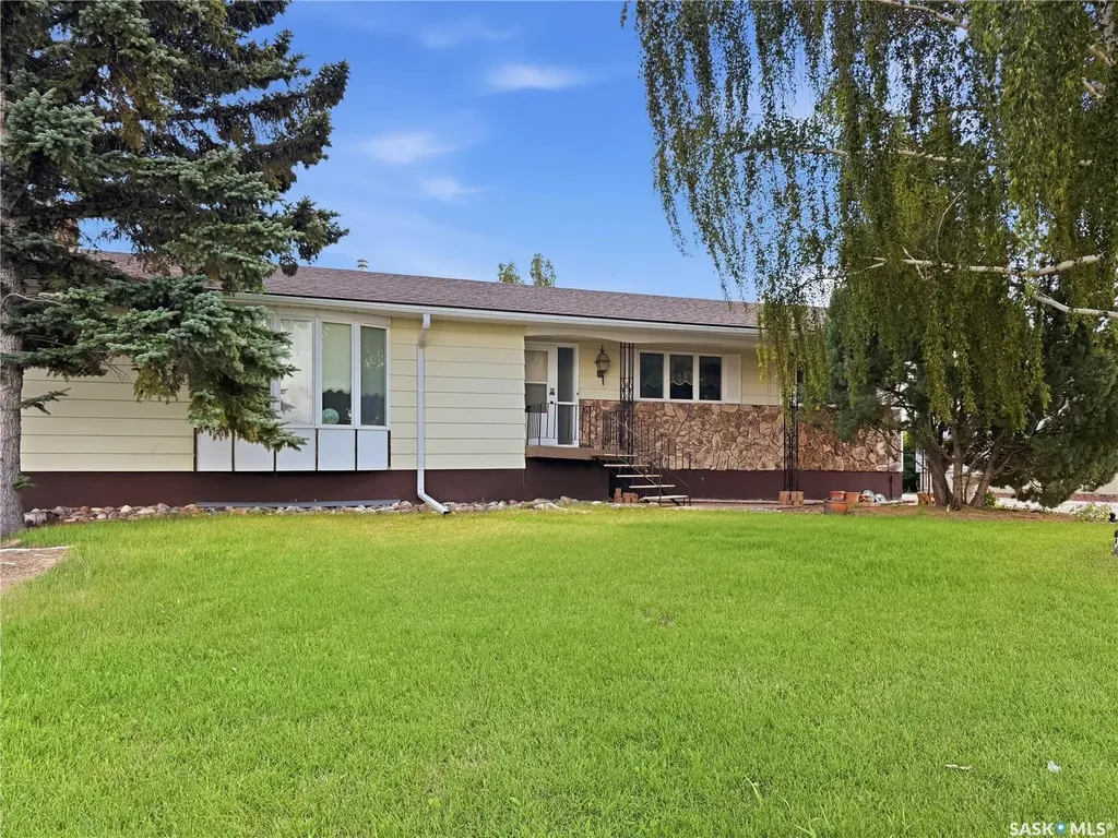 512 1st Street N Cabri SK S0N 0J0