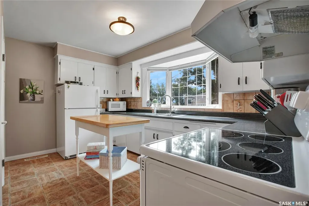 3108 Dieppe Street Saskatoon SK S7M 3S2