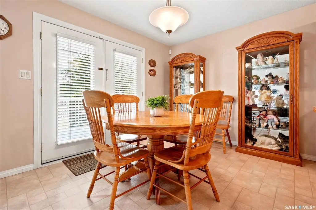 3291 Thames Crescent E Regina SK S4V 2Y9
