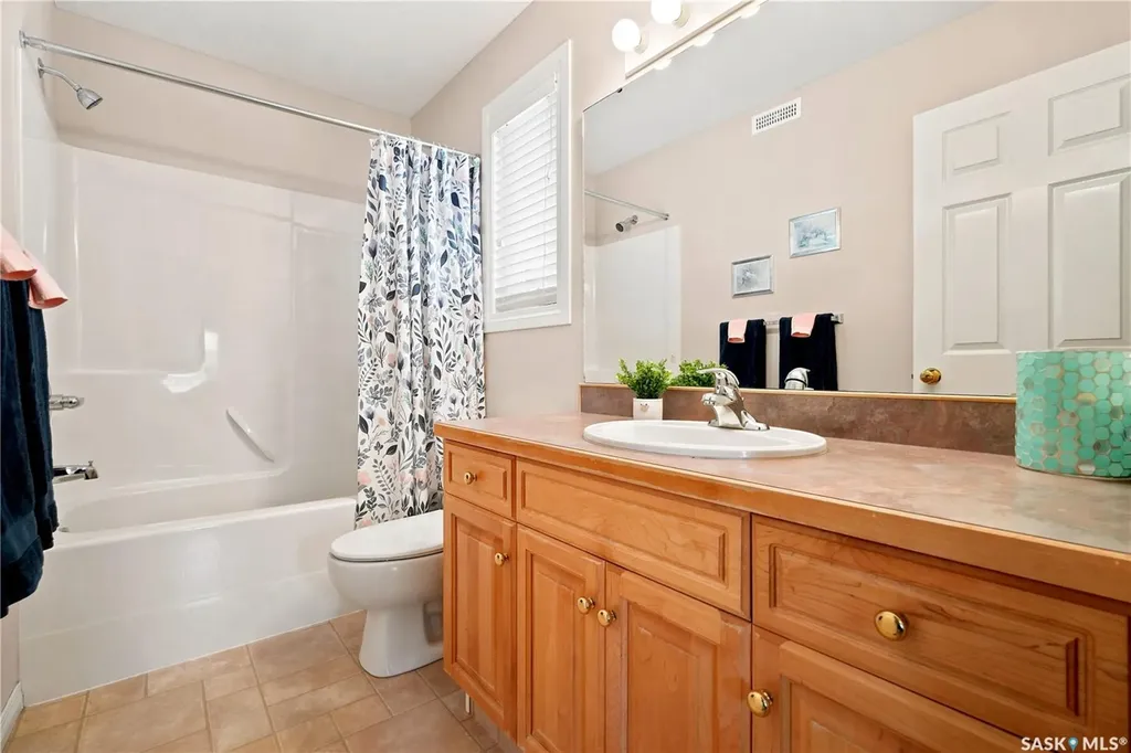 3291 Thames Crescent E Regina SK S4V 2Y9