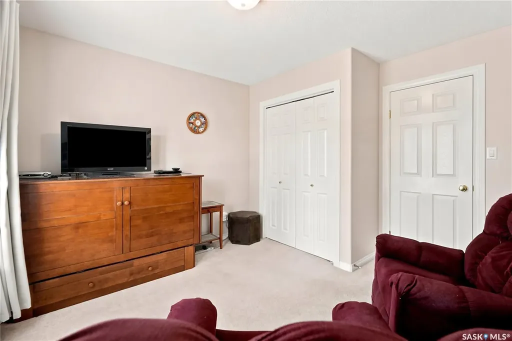 3291 Thames Crescent E Regina SK S4V 2Y9