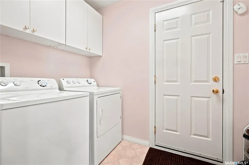 3291 Thames Crescent E Regina SK S4V 2Y9
