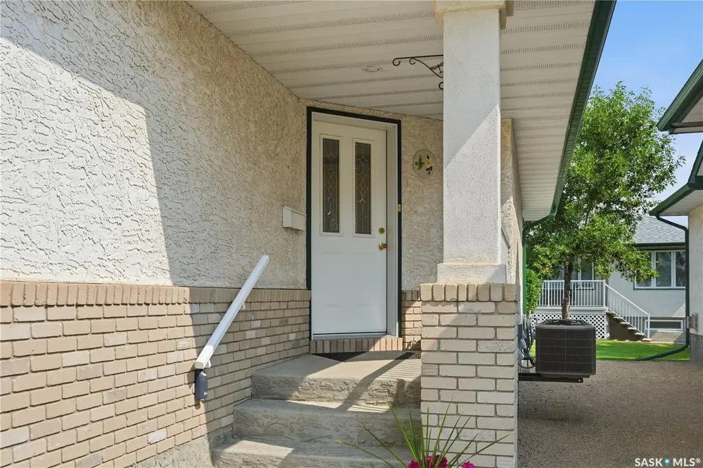 3291 Thames Crescent E Regina SK S4V 2Y9