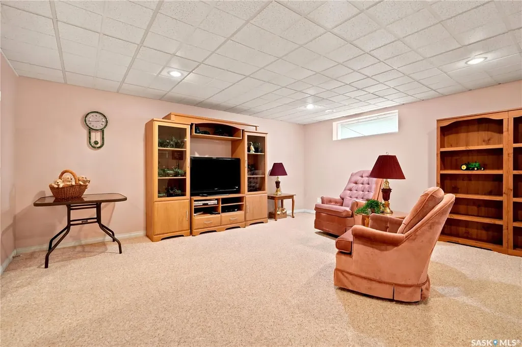 3291 Thames Crescent E Regina SK S4V 2Y9