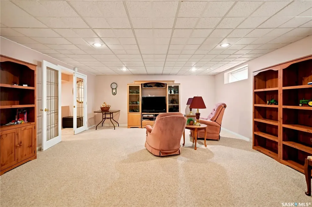 3291 Thames Crescent E Regina SK S4V 2Y9