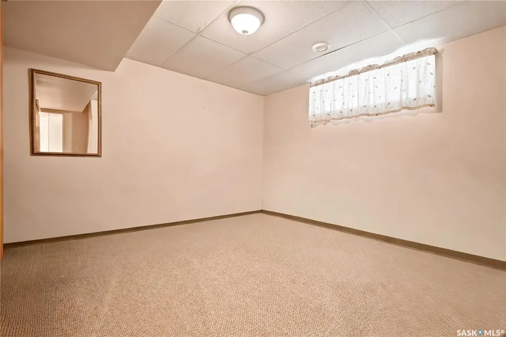 3291 Thames Crescent E Regina SK S4V 2Y9