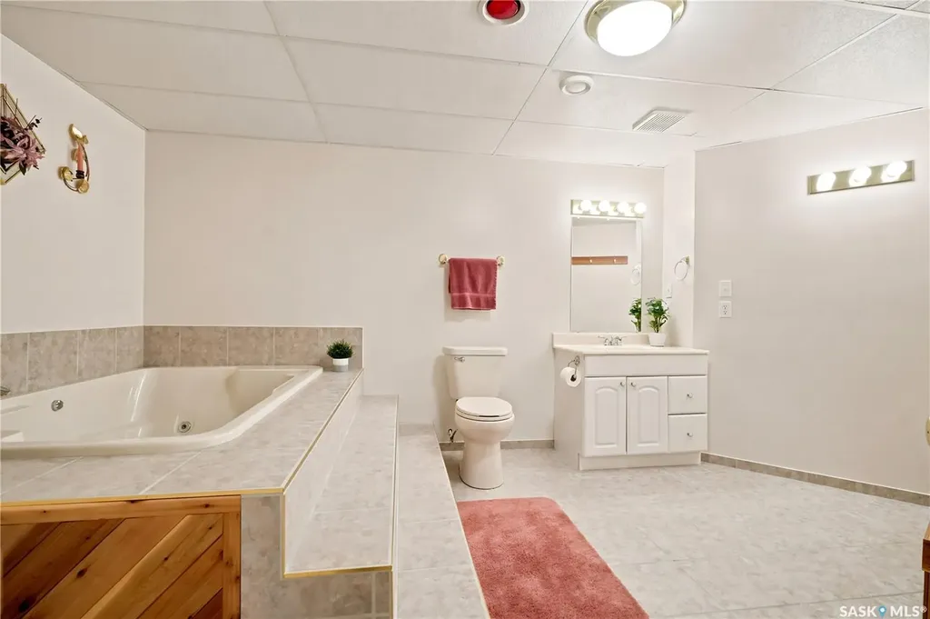 3291 Thames Crescent E Regina SK S4V 2Y9