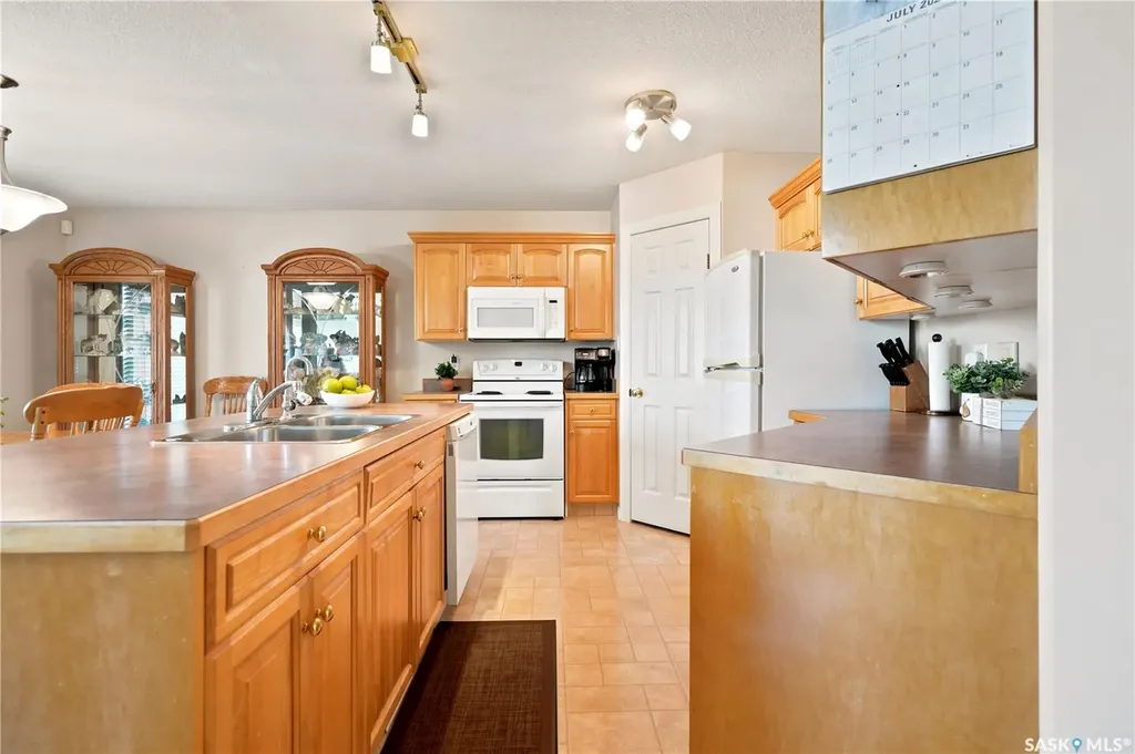 3291 Thames Crescent E Regina SK S4V 2Y9