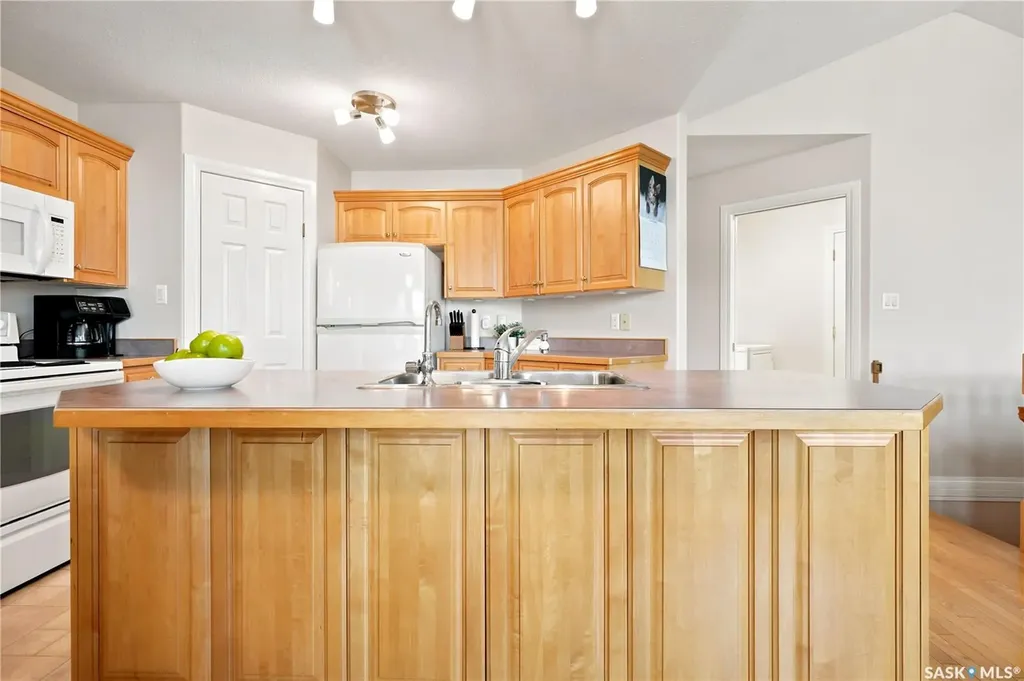 3291 Thames Crescent E Regina SK S4V 2Y9