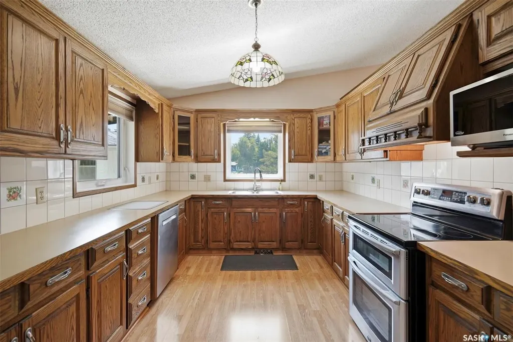 1224 Crescent Boulevard Saskatoon SK S7M 3W6